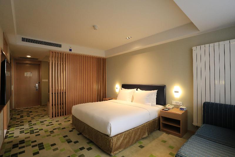 Holiday Inn Express Zhangjiakou Park View image