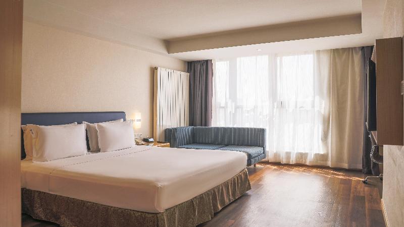 Holiday Inn Express Zhangjiakou Park View image