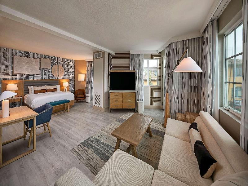 Inn at the Pier Pismo Beach, Curio Collection by H image