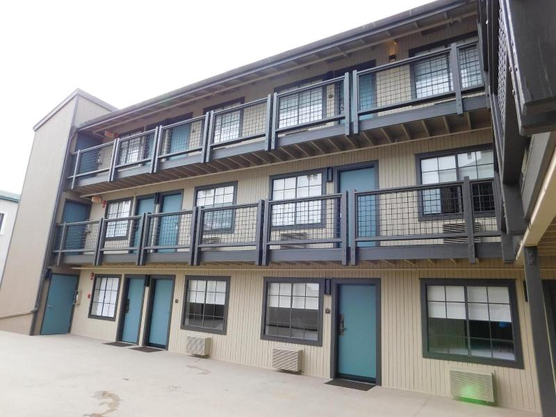 Wave Street Inn image