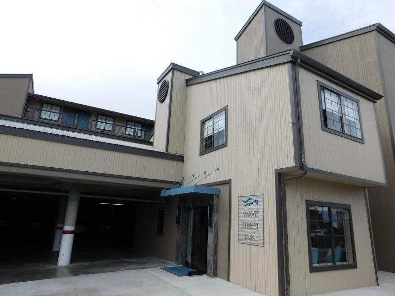 Wave Street Inn image