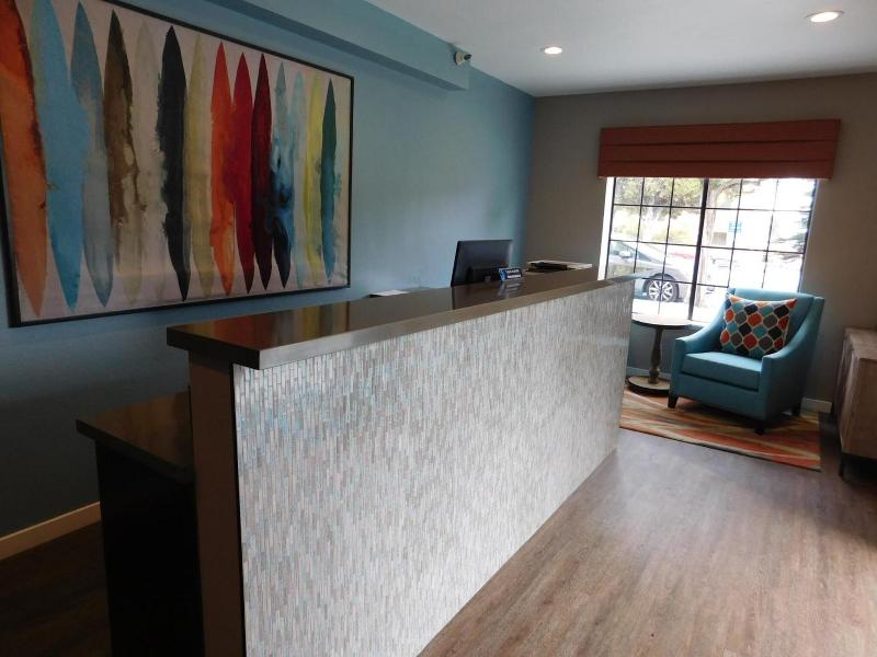 Wave Street Inn image