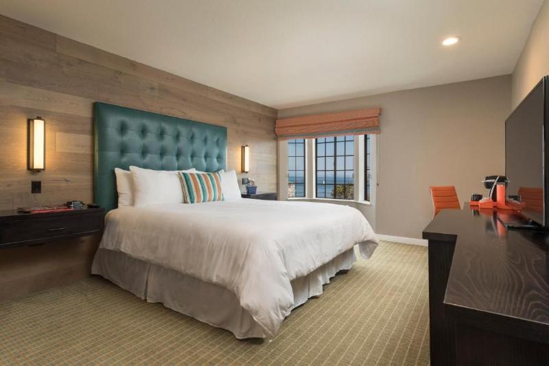 Wave Street Inn image