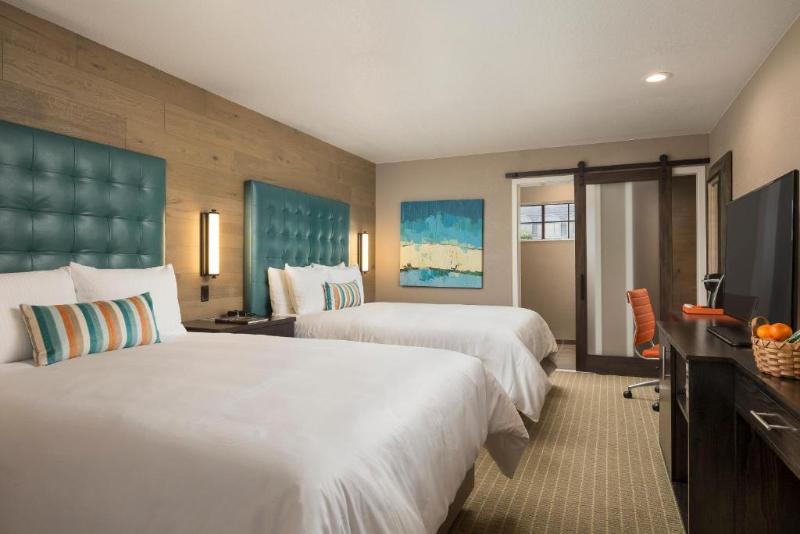 Wave Street Inn image