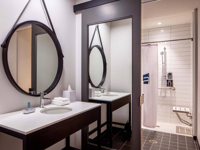 Aloft Philadelphia Downtown image