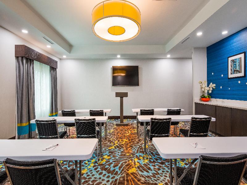 Holiday Inn Express & Suites Pasadena Houston image