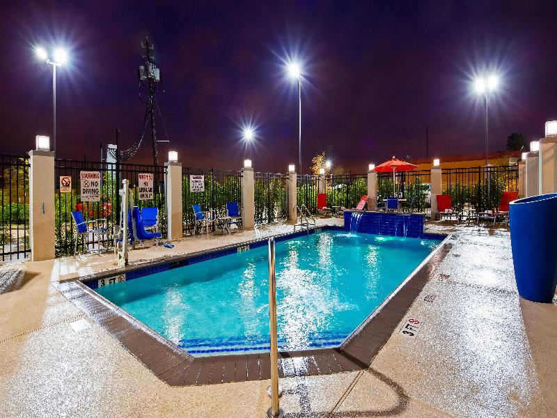 Holiday Inn Express & Suites Pasadena Houston image