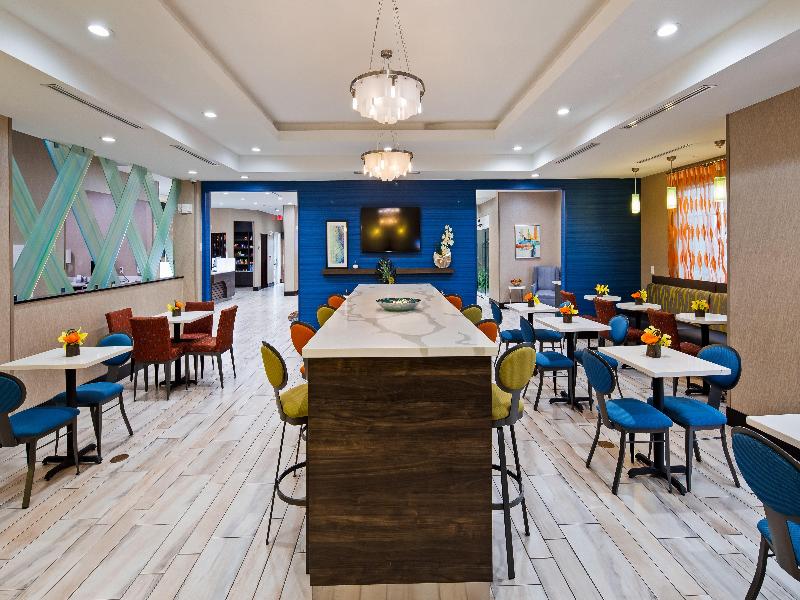Holiday Inn Express & Suites Pasadena Houston image