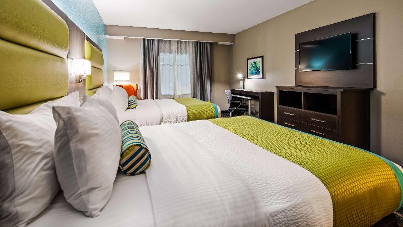 Holiday Inn Express & Suites Pasadena Houston image