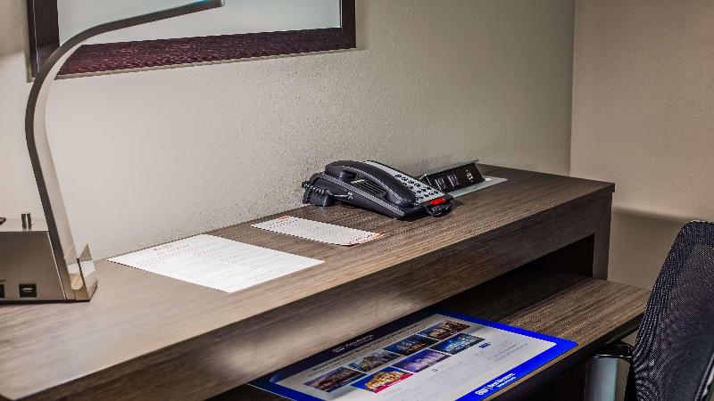 Holiday Inn Express & Suites Pasadena Houston image