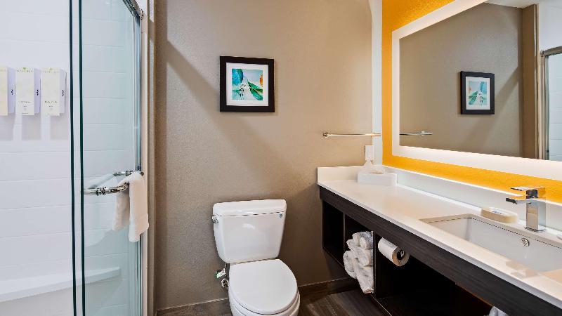 Holiday Inn Express & Suites Pasadena Houston image