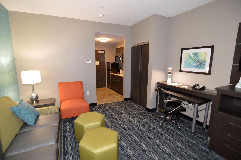 Holiday Inn Express & Suites Pasadena Houston image