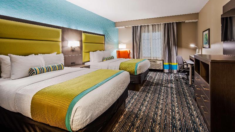 Holiday Inn Express & Suites Pasadena Houston image