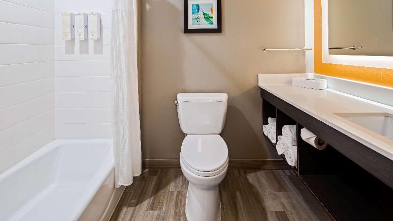 Holiday Inn Express & Suites Pasadena Houston image