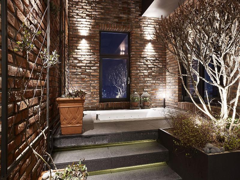 Hongdae 9 Brick Hotel image