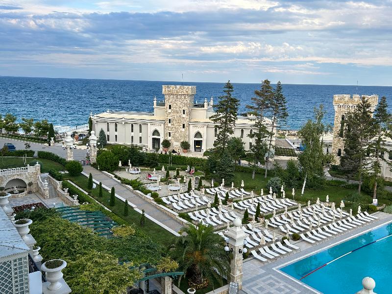 Astor Garden Hotel image
