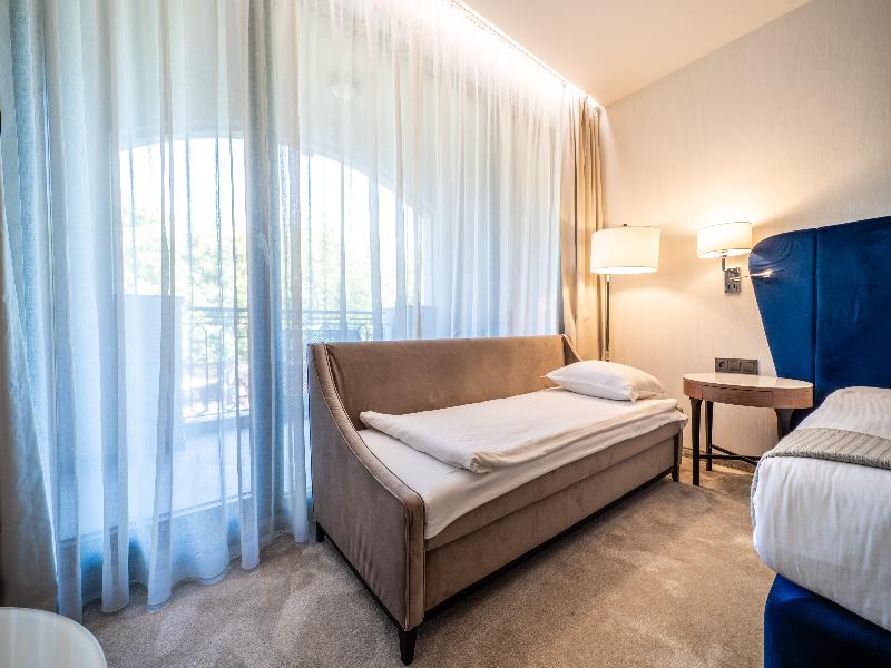 Astor Garden Hotel image