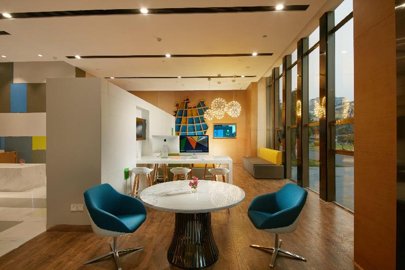 Holiday Inn Express Leshan City Square image