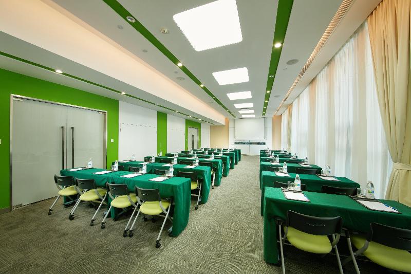 Holiday Inn Express Leshan City Square image