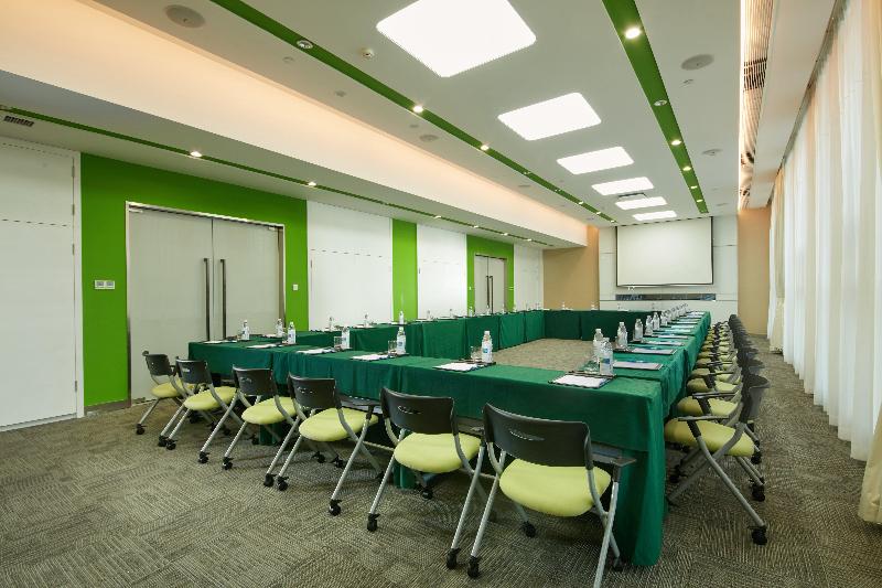Holiday Inn Express Leshan City Square image