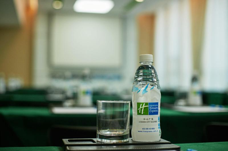 Holiday Inn Express Leshan City Square image