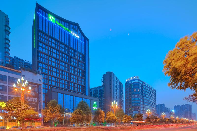 Holiday Inn Express Leshan City Square image