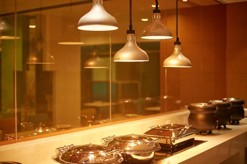 Holiday Inn Express Leshan City Square image