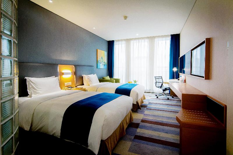 Holiday Inn Express Leshan City Square image