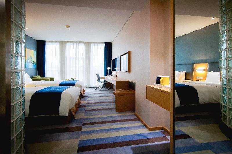 Holiday Inn Express Leshan City Square image