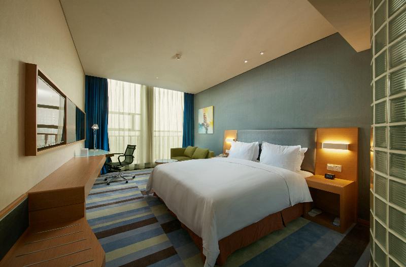 Holiday Inn Express Leshan City Square image