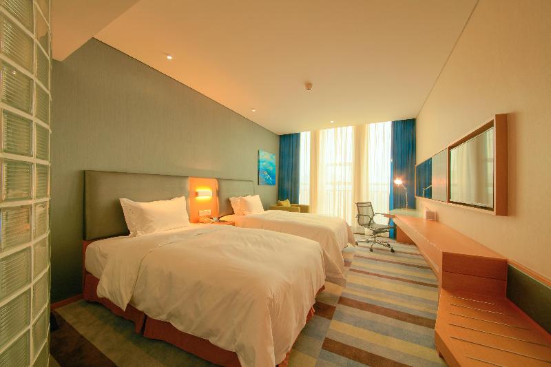 Holiday Inn Express Leshan City Square image