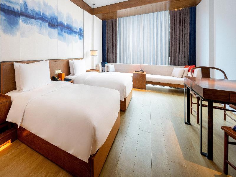 Hotel Indigo Dali Erhai image