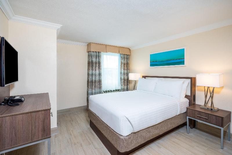 Holiday Inn Express and Suites Nassau image