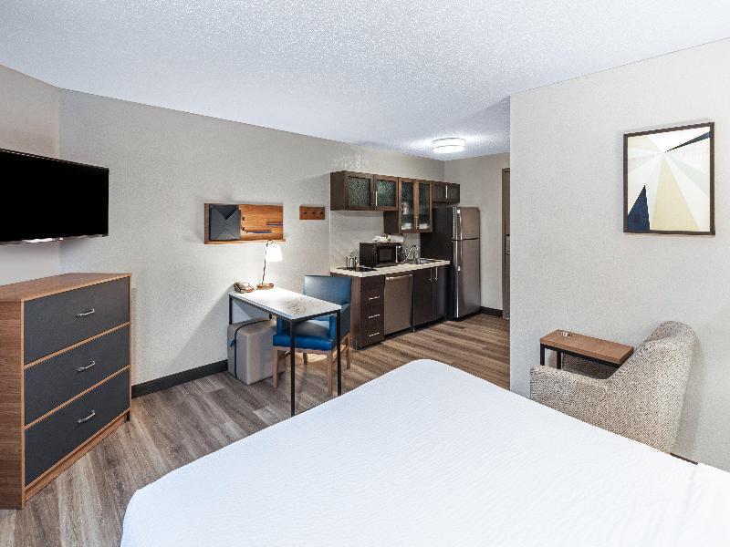 Candlewood Suites Topeka West image