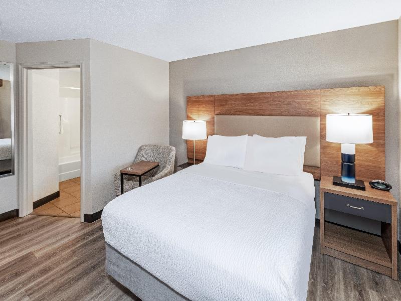Candlewood Suites Topeka West image