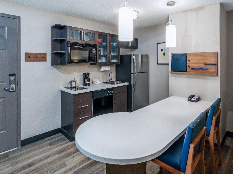 Candlewood Suites Topeka West image