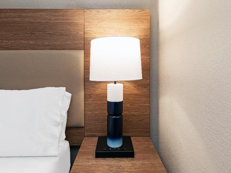 Candlewood Suites Topeka West image