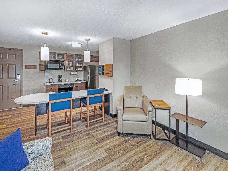 Candlewood Suites Topeka West image