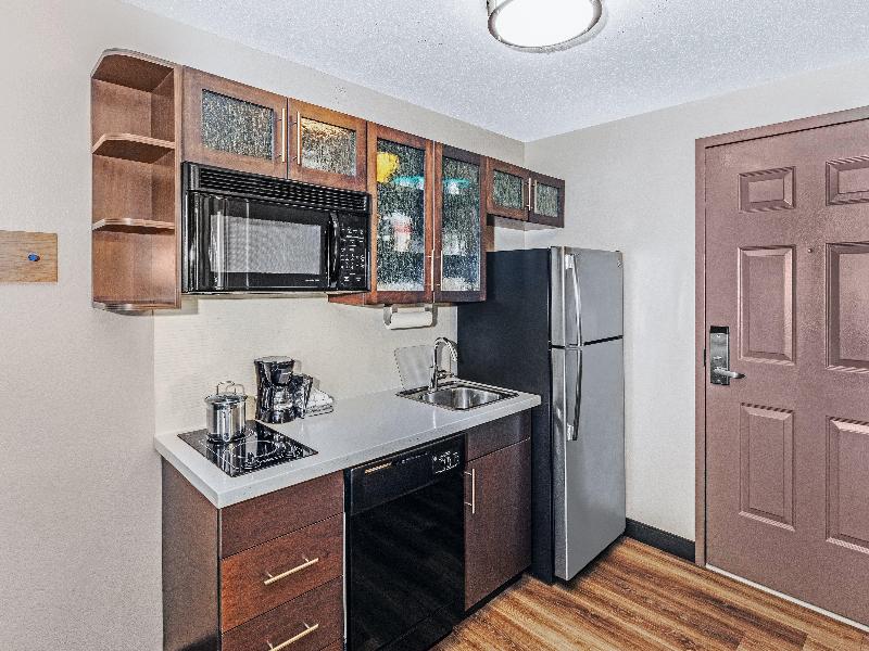 Candlewood Suites Topeka West image