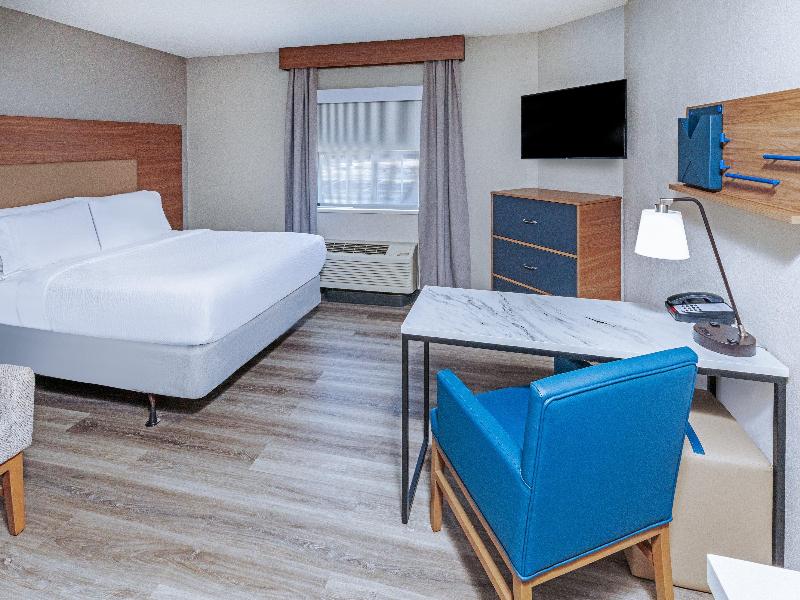 Candlewood Suites Topeka West image