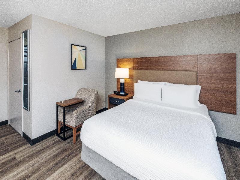 Candlewood Suites Topeka West image