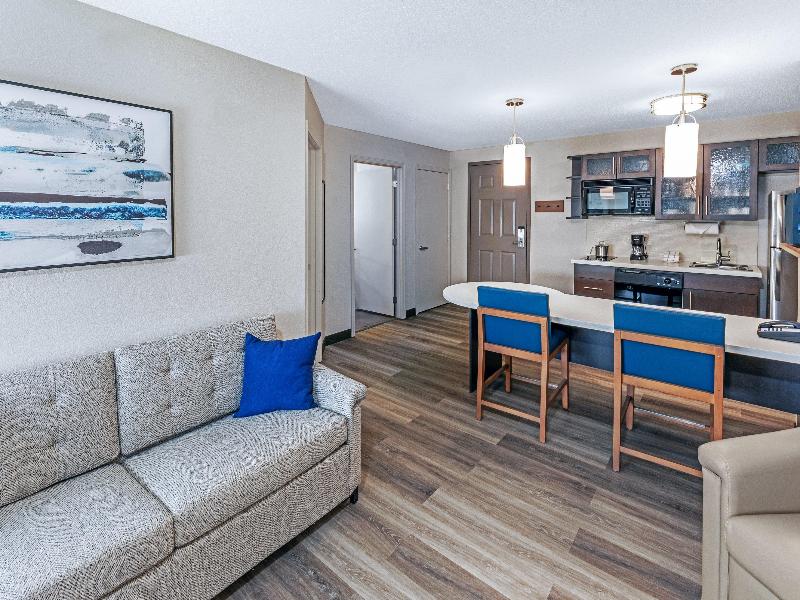 Candlewood Suites Topeka West image