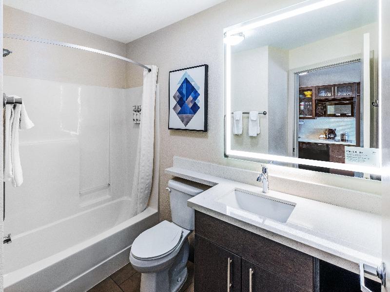 Candlewood Suites Topeka West image