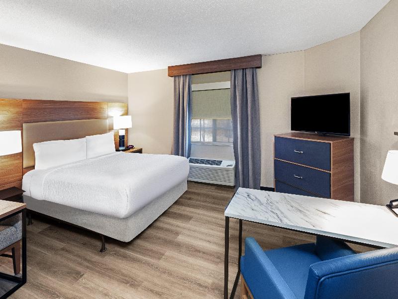 Candlewood Suites Topeka West image