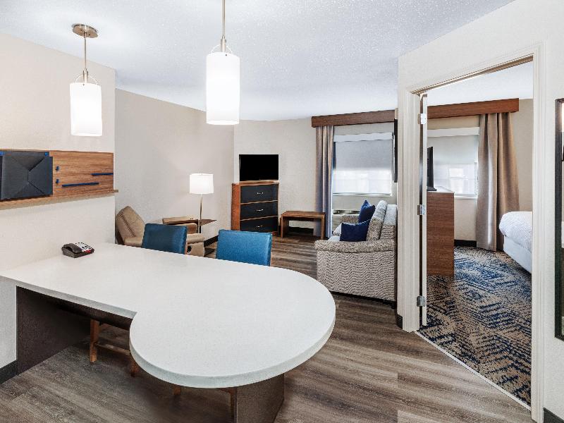 Candlewood Suites Topeka West image