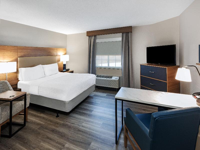 Candlewood Suites Topeka West image