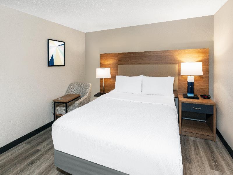 Candlewood Suites Topeka West image