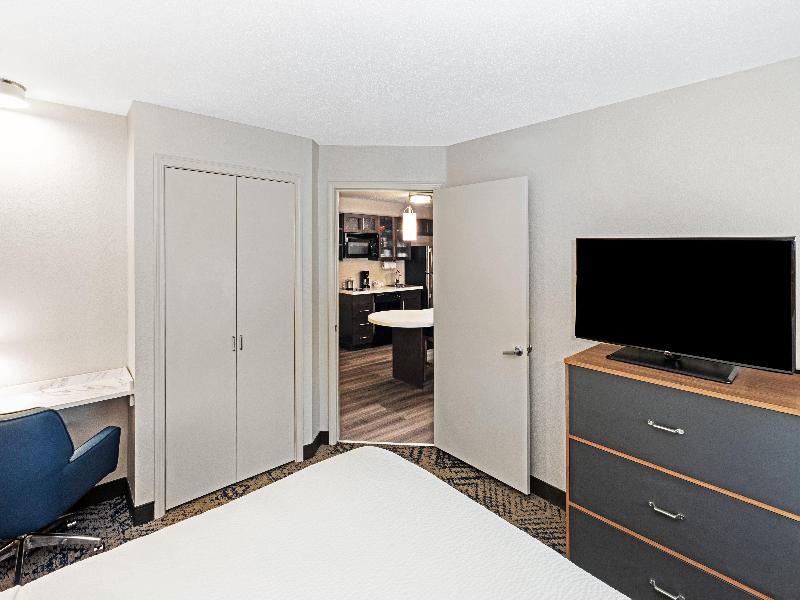 Candlewood Suites Topeka West image