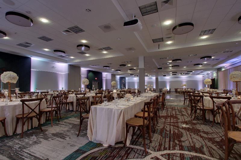Holiday Inn Hotel and Suites Peoria At Grand Prair image
