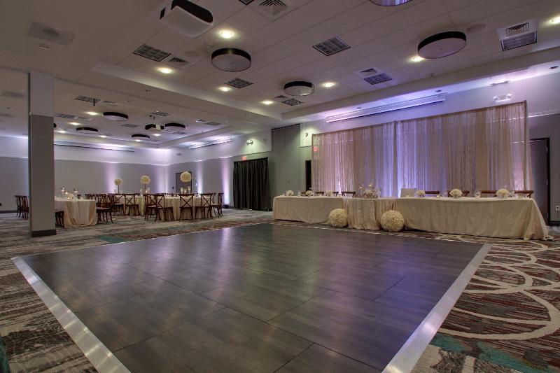 Holiday Inn Hotel and Suites Peoria At Grand Prair image